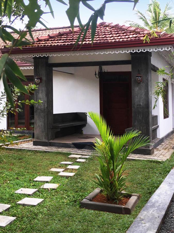 Triple Edge Villa Unawatuna Exteriör bild