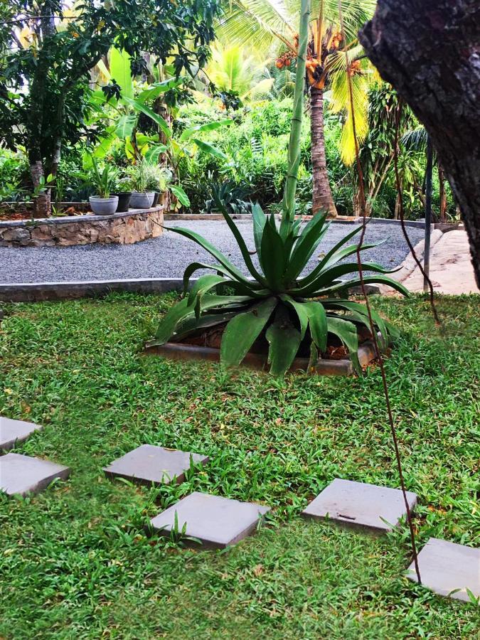 Triple Edge Villa Unawatuna Exteriör bild