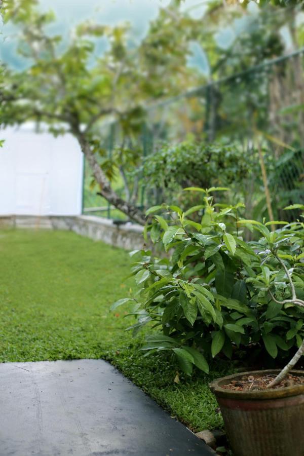Triple Edge Villa Unawatuna Exteriör bild
