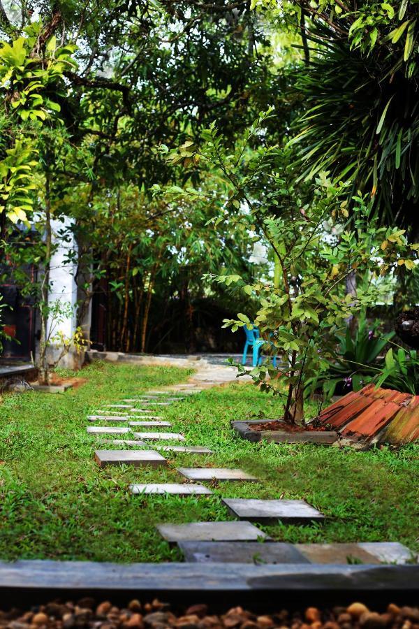 Triple Edge Villa Unawatuna Exteriör bild